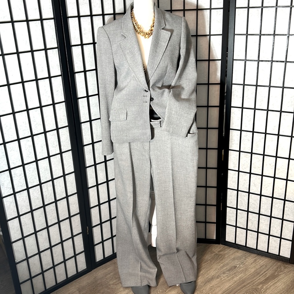 Anne Klein 10p Pants Suit / Women's Gray Blazer and Pants Set